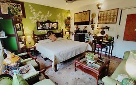 On The House - Bed And Breakfast